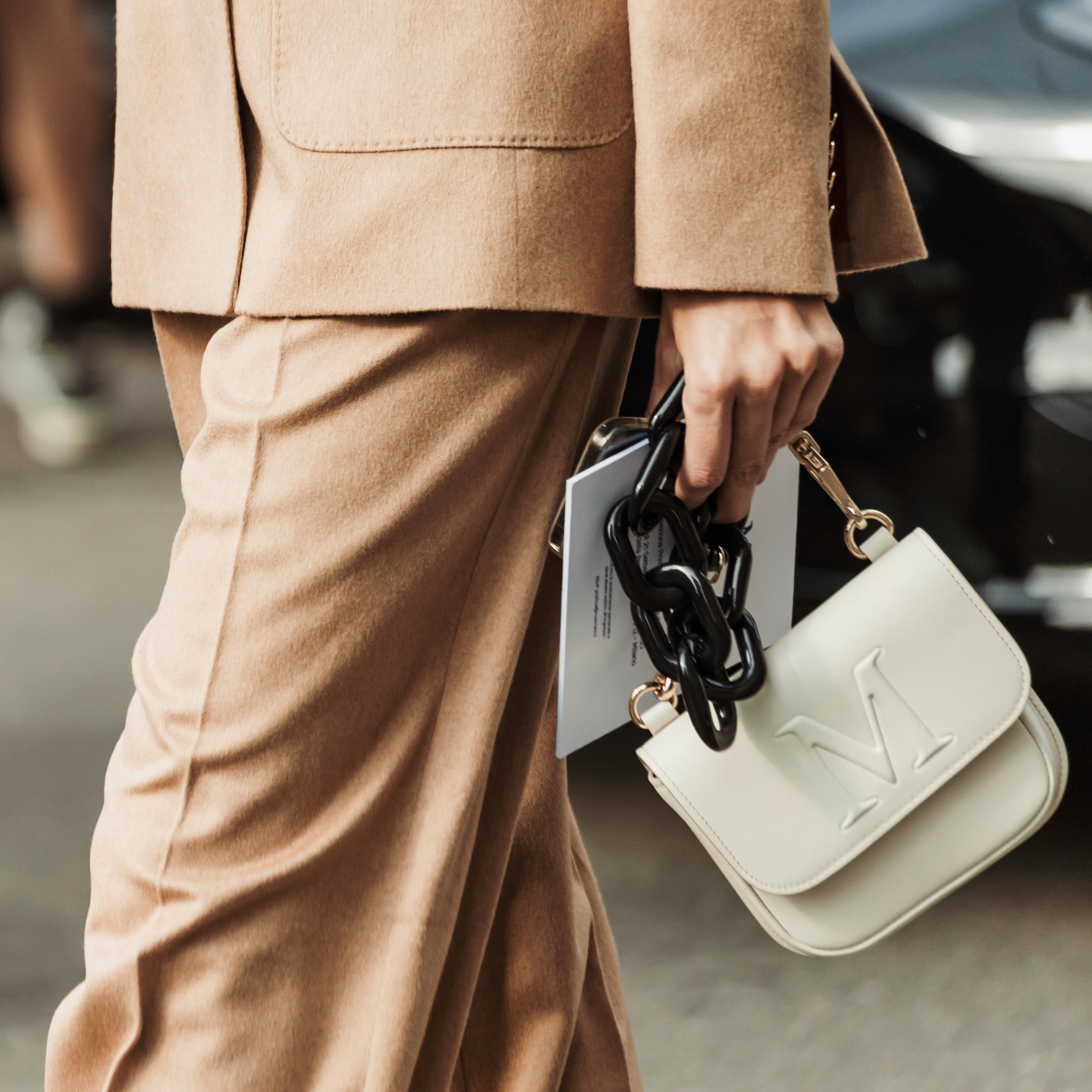 9 Essential Items To Keep In Your Purse At All Times